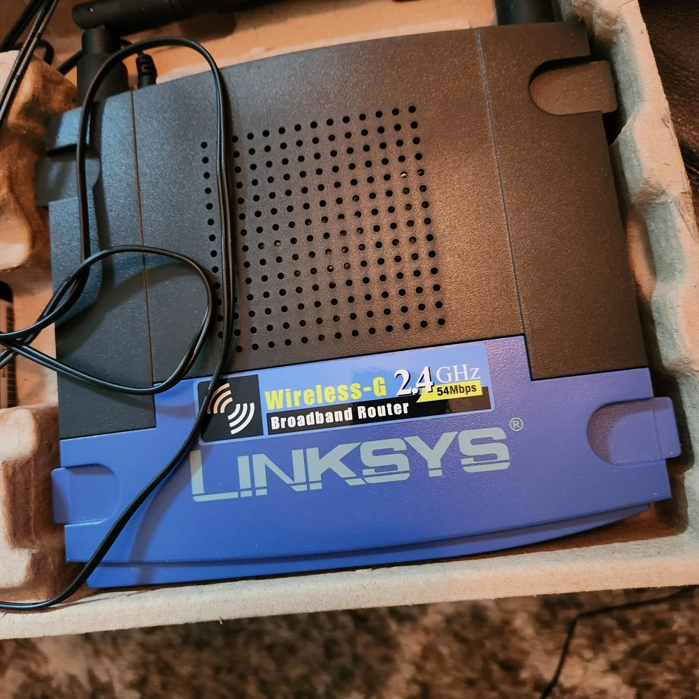 Cosco Linksys Wireless Broadband Router - Picture 2 of 4